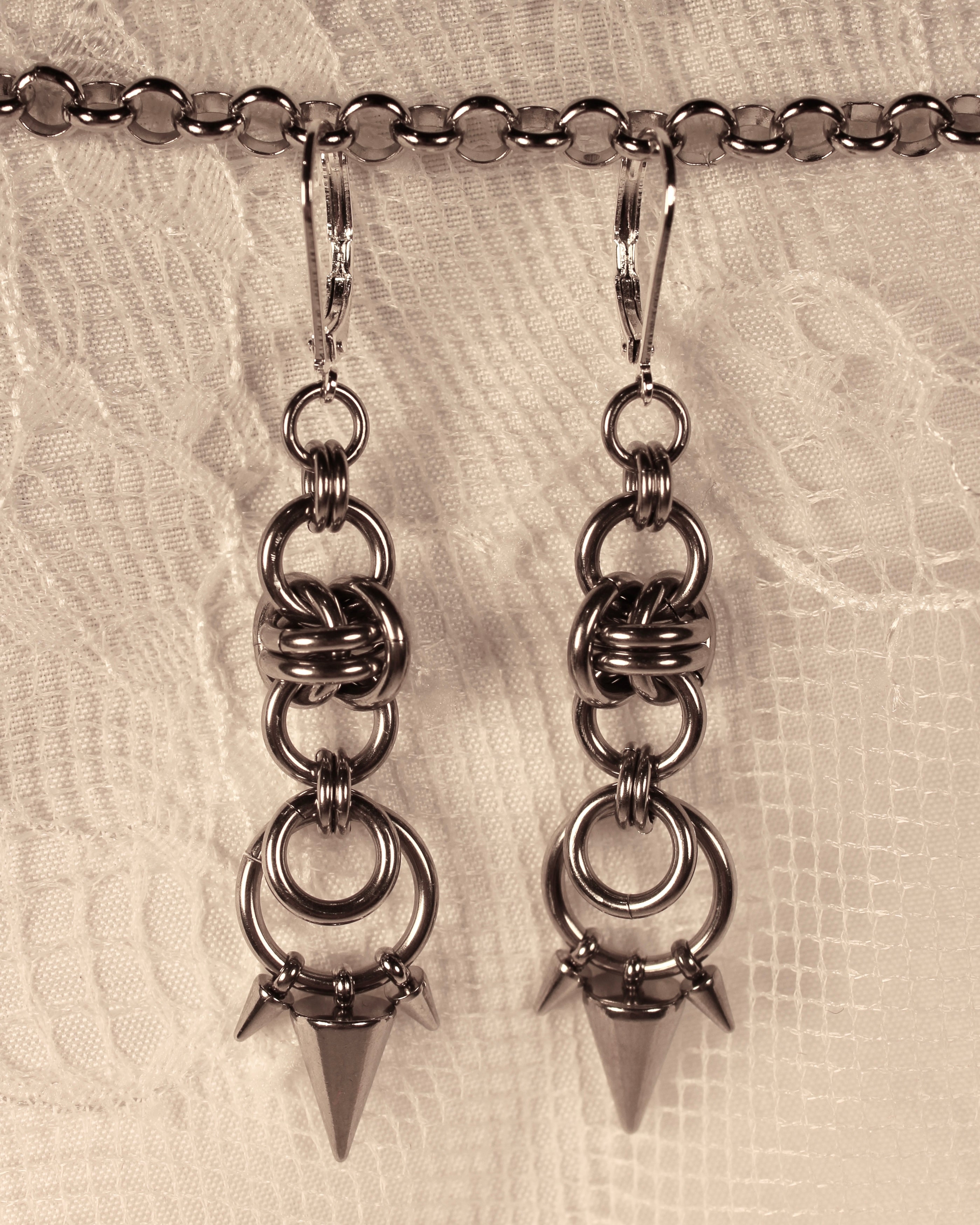 Vasati - Chainmail Earrings